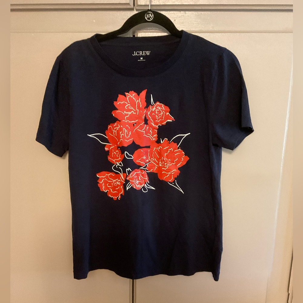 💖Navy floral tshirt